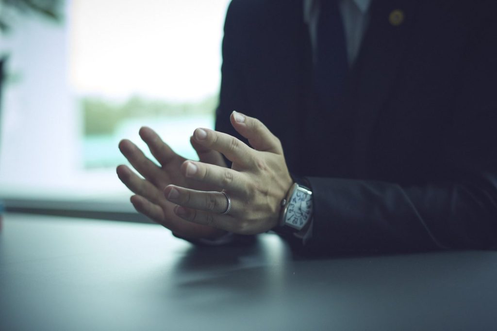 【業務中災害解決事例】現場作業中に足を踏まれてしまったケースにおいて、示談交渉で会社の責任を認めさせ、500万円で会社と示談解決した事例