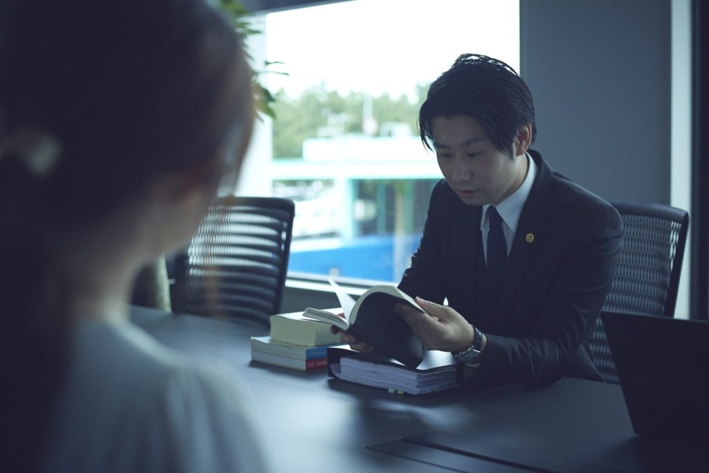 【通勤災害解決事例】脛骨高原骨折で障害等級12級を獲得した事例