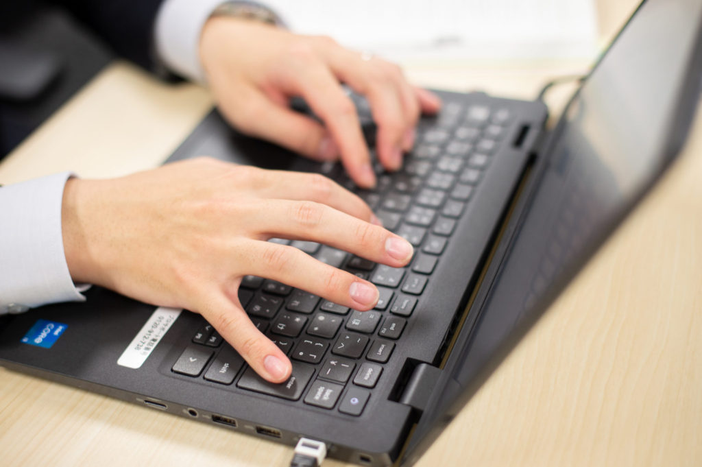 【通勤災害】距骨開放性脱臼骨折および胸骨圧迫骨折のケースで、2000万円以上の賠償金を獲得した事例