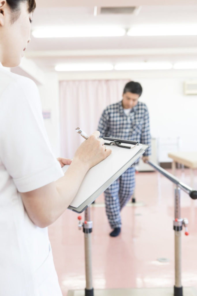 業務中の事故に伴う左足末梢神経損傷について障害診断書の訂正を行い後遺障害等級準用８級の認定を獲得し、賃金センサスを用いた逸失利益の主張をすることにより、示談に限り過失相殺なしで約6000万円の解決をした事例